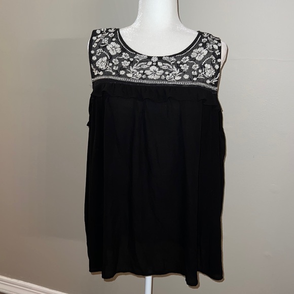 Size 3 torrid black and white cold shoulder blouse. White embroidery. Me… - Picture 1 of 6